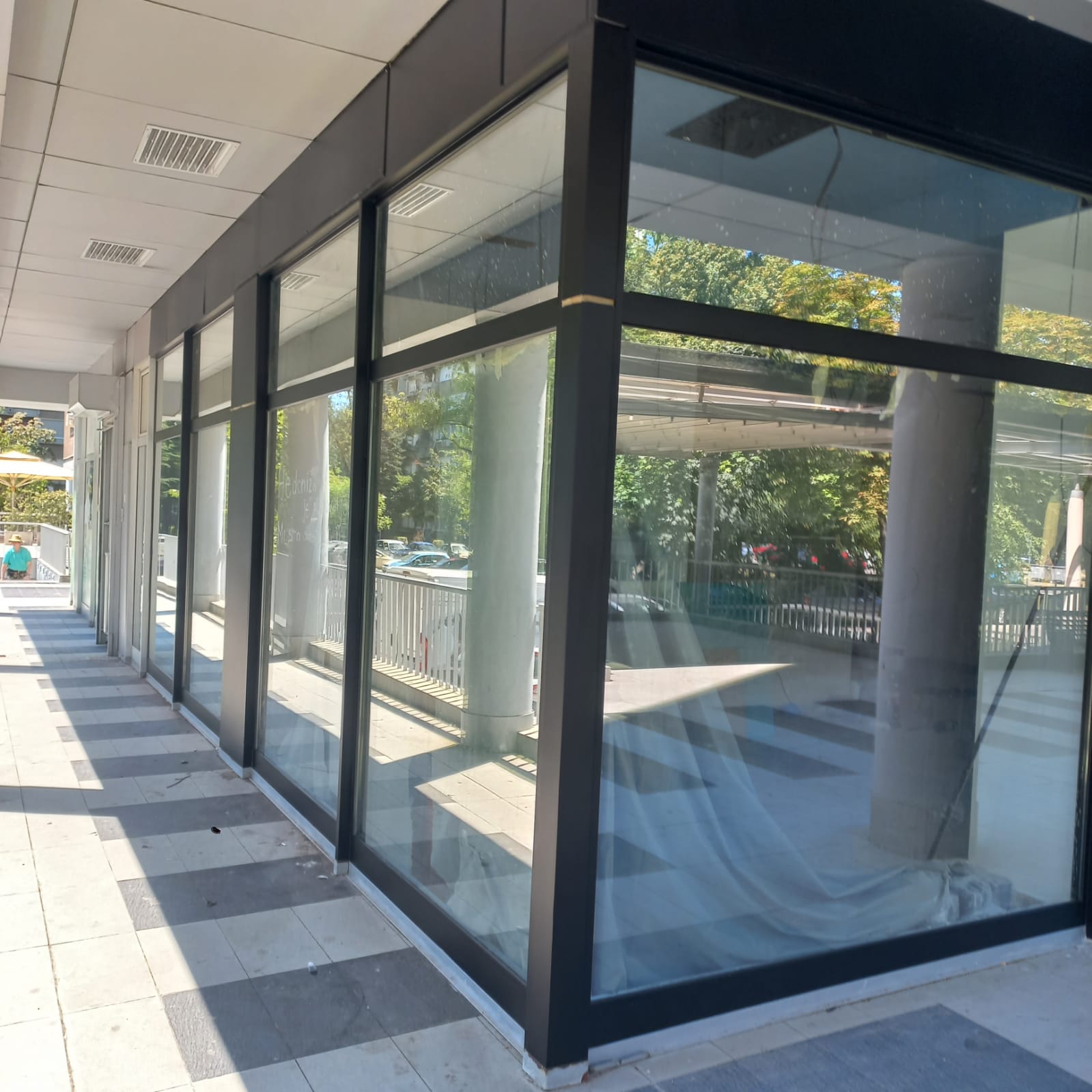 Presvlačenje stolarije folijom — realizovan rad Ultimate Design, fotografija 15